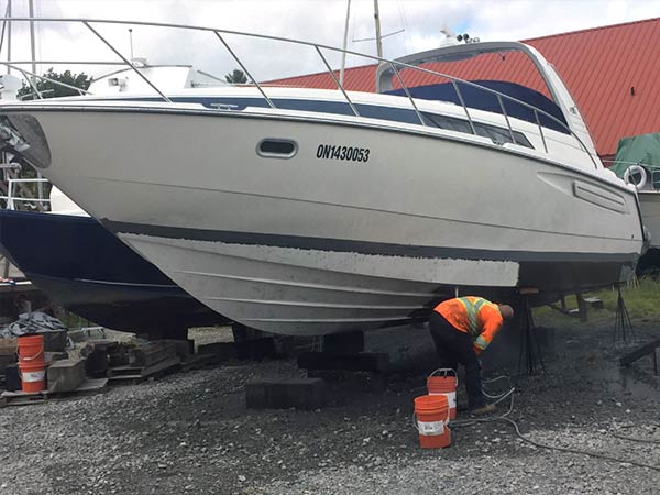Anti-fouling Removal on Fiberglass Boat