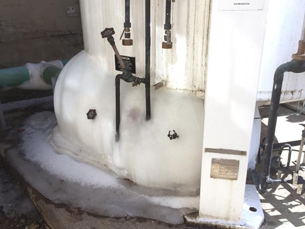 Steam cleaning nitrogen storage tanks
